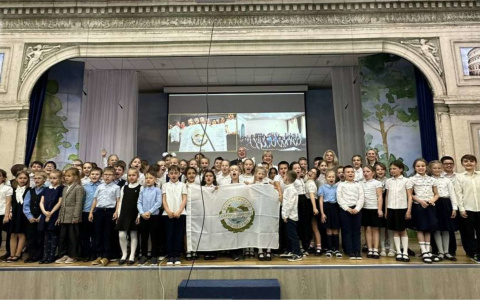 Юные дипломаты высадили семена Кремлёвской ёлки