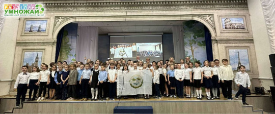 Юные дипломаты высадили семена Кремлёвской ёлки